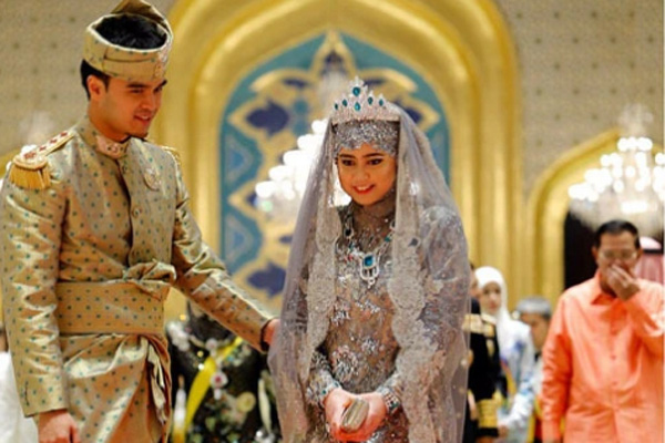 Đời tư kín tiếng của con gái Quốc vương Brunei - người sở hữu khối tài sản khổng lồ cùng tòa nhà dát vàng lóa mắt - Ảnh 3.
