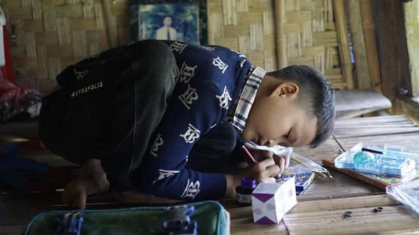 Cậu bé 10 tuổi sống cô độc trong rừng ở Tuyên Quang sẽ được theo học nội trú - Ảnh 4.