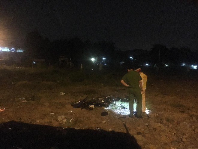 Đua trong khu dân cư, 2 xe máy va chạm 1 xe khác, 4 thanh thiếu niên nguy kịch - Ảnh 1. Đua trong khu dân cư, 2 xe máy va chạm 1 xe khác, 4 thanh thiếu niên nguy kịch - Ảnh 1.
