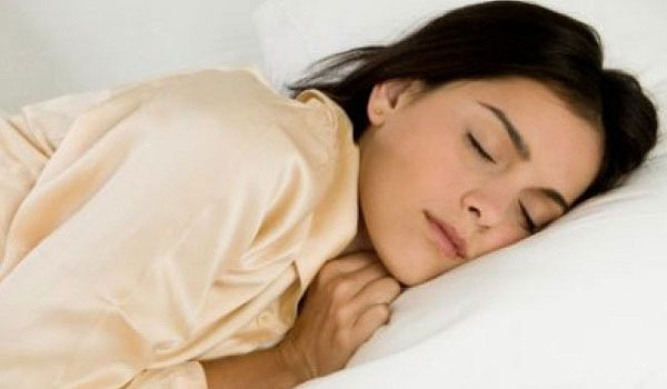 Cách giúp bạn ngủ sâu để có làn da đẹp - Ảnh 1.
