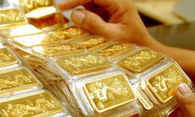 Giá vàng hôm nay 4/11: Vàng trong nước giữ vững đà tăng ngược chiều thế giới - Ảnh 1.