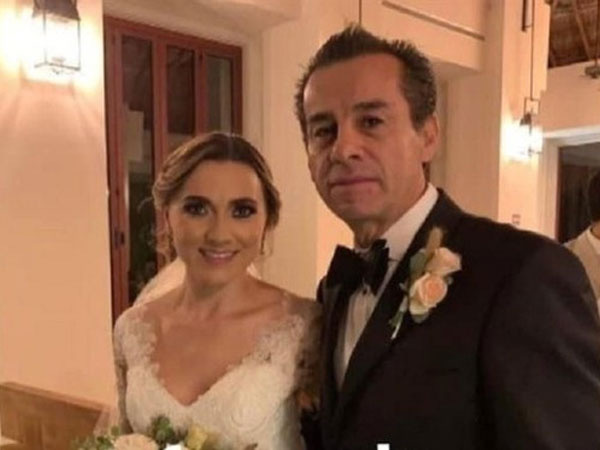 Ba năm sau cái chết của con trai, cựu thị trưởng Mexico cưới con dâu - Ảnh 1.