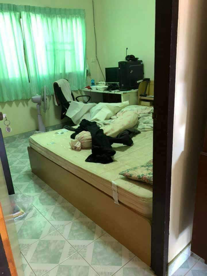 Thấy con ngủ trong tư thế lạ trên bàn, cha tiến tới phát hiện điều đáng sợ - Ảnh 2. Thấy con ngủ trong tư thế lạ trên bàn, cha tiến tới phát hiện điều đáng sợ - Ảnh 2.