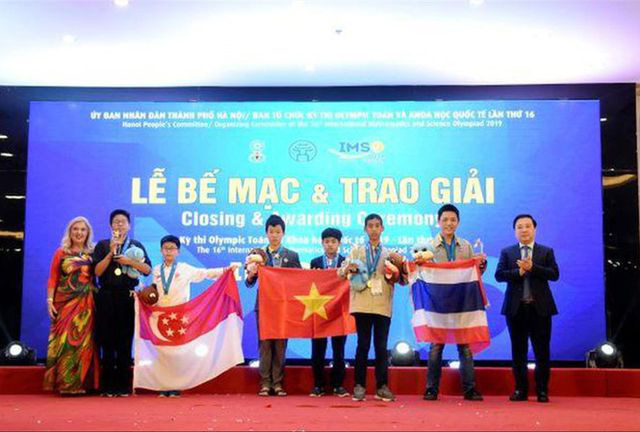 Việt Nam giành 15 huy chương vàng Olympic Toán và Khoa học quốc tế - Ảnh 1.