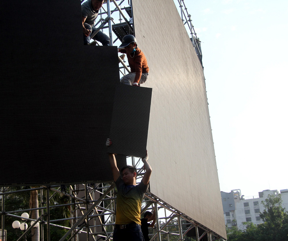 Hà Nội lắp nhiều màn hình LED lớn để tiếp lửa cho thầy trò ông Park Hang-seo mang HCV về nước - Ảnh 5.