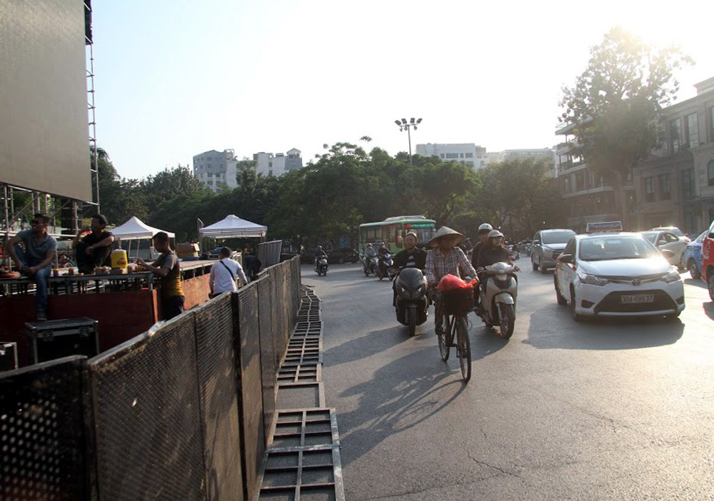 Hà Nội lắp nhiều màn hình LED lớn để tiếp lửa cho thầy trò ông Park Hang-seo mang HCV về nước - Ảnh 7.