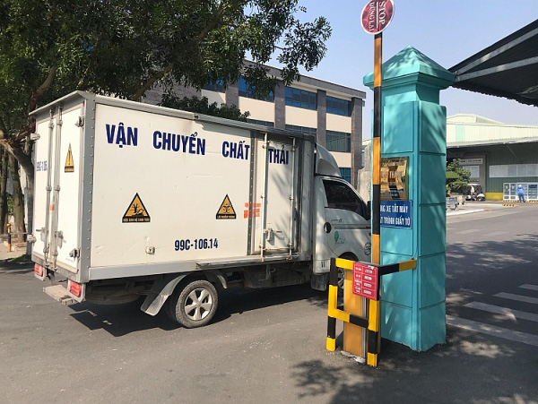 Công ty CP Môi trường Thuận Thành lên tiếng kêu oan vụ đổ chất thải nguy hại xuống sông Cầu - Ảnh 1.