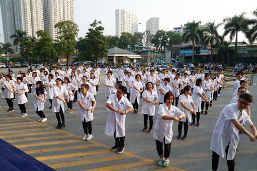 Vệ sinh tay, biện pháp đơn giản và hiệu quả giảm nhiễm khuẩn bệnh viện - Ảnh 2.