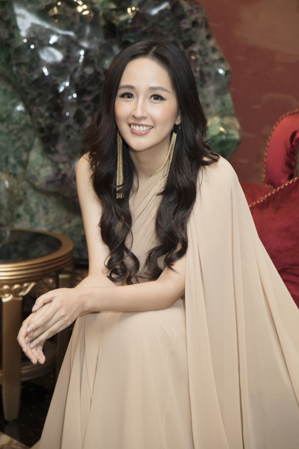 Hoa hậu Mai Phương Thúy mặc kín mít sau sự cố lộ ngực trên sóng truyền hình - Ảnh 6.