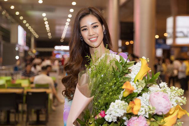  Nửa đêm Hoa hậu Khánh Vân ra sân bay đón Hoàng Thùy  - Ảnh 4.