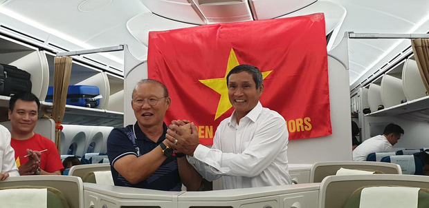 Mối thâm tình đặc biệt của hai thuyền trưởng cùng đem vinh quang về cho bóng đá Việt - Ảnh 2.
