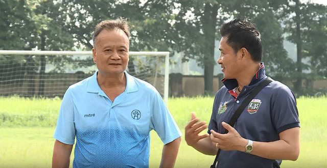 Cầu thủ nhí 2019 được gặp huấn luyện viên từng chỉ dạy cho Quang Hải - Ảnh 1.