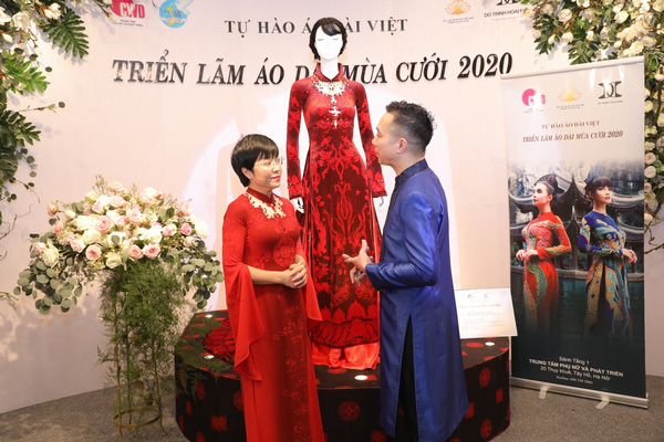 Mẹ chồng màn ảnh Lan Hương hội ngộ NSND Trần Nhượng tại triển lãm áo dài Việt - Ảnh 4.