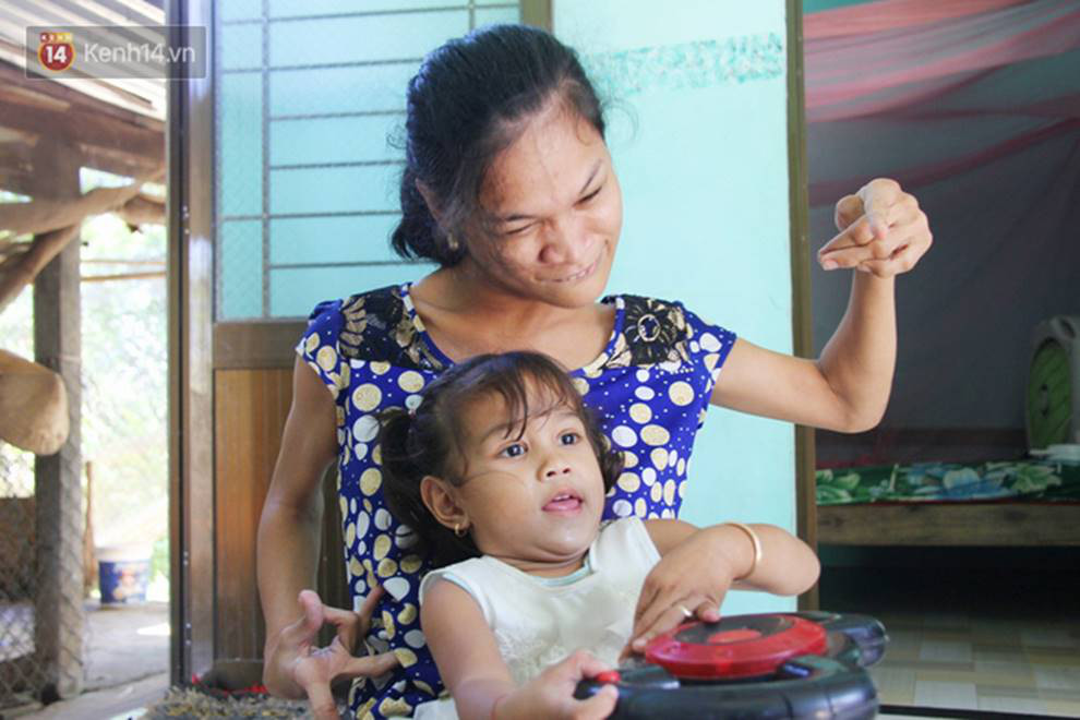 Cuộc sống đổi thay của người mẹ điên từng bị hiếp dâm đến sinh con ở Trà Vinh - Ảnh 7. Cuộc sống đổi thay của người mẹ điên từng bị hiếp dâm đến sinh con ở Trà Vinh - Ảnh 7.