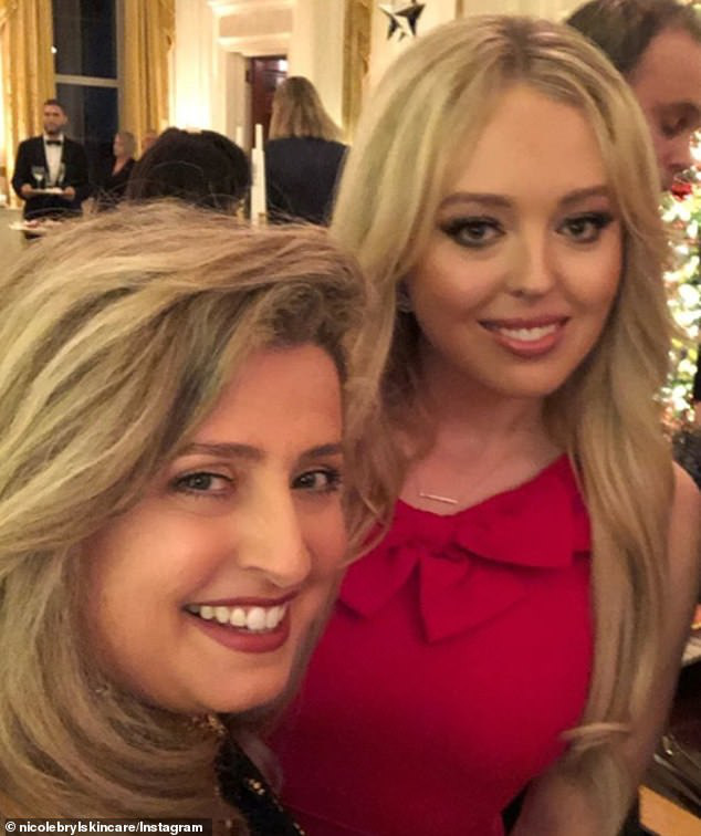 Tiffany Trump cùng gia đình bạn trai triệu phú dự Giáng sinh tại Nhà Trắng, mẹ chồng tương lai của cô mới đáng chú ý hơn cả - Ảnh 1.