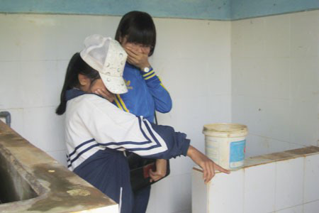 Đừng để nhà vệ sinh trường học là ‘nỗi khiếp sợ’ của học sinh - Ảnh 1.