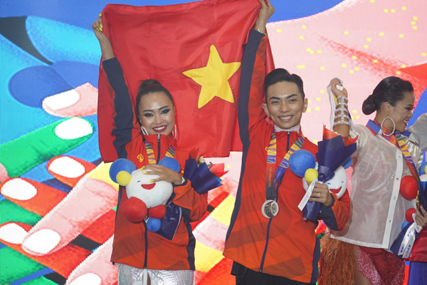 Chồng trẻ giành Huy chương Vàng Sea Games, Khánh Thi khóc nức nở vì quá hạnh phúc - Ảnh 1.