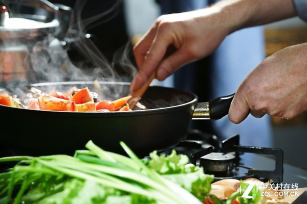 5 thói quen nguy hiểm khi nấu ăn rất nhiều người mắc phải, hãy thay đổi kẻo cả gia đình đổ bệnh - Ảnh 2.