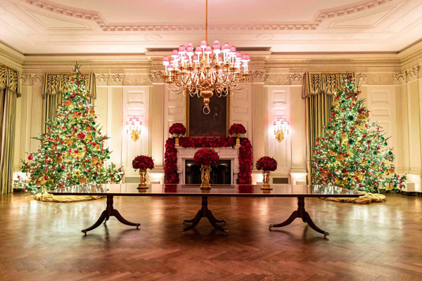 Nhà Trắng dưới tay trang trí của Đệ nhất Phu nhân Mỹ trở nên hoành tráng và lộng lẫy đón Giáng sinh - Ảnh 3.