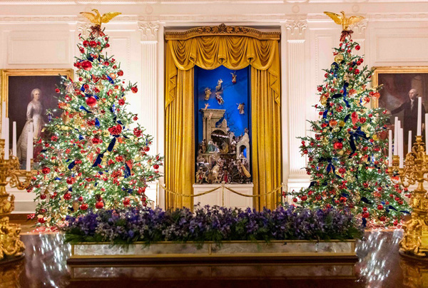 Nhà Trắng dưới tay trang trí của Đệ nhất Phu nhân Mỹ trở nên hoành tráng và lộng lẫy đón Giáng sinh - Ảnh 7.