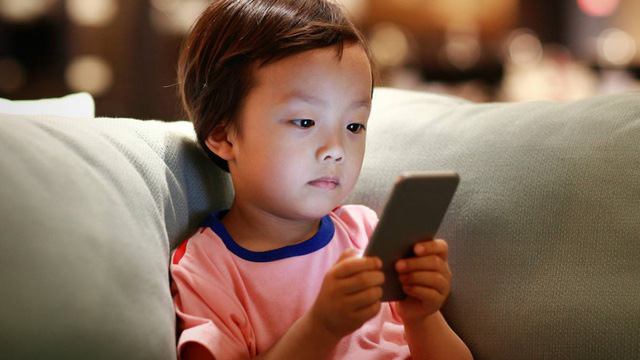 Trẻ đối mặt với nguy cơ u não cao gấp 5 lần do nghiện smartphone - Ảnh 3.