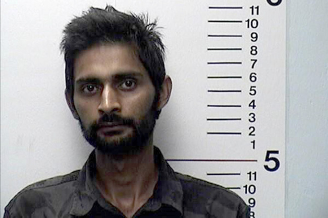  Đang ngồi với chị g&aacute;i bị kẻ bắt c&oacute;c ập v&agrave;o khống chế, nhờ h&agrave;nh động đầy nhanh tr&iacute;, b&eacute; trai 8 tuổi cứu tho&aacute;t cả m&igrave;nh v&agrave; chị - Ảnh 2.