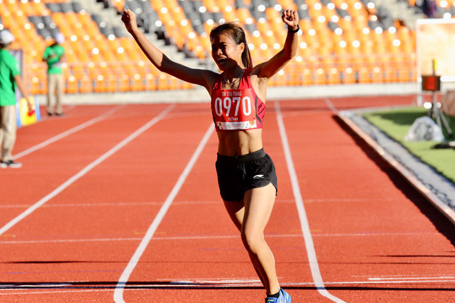 Câu chuyện khó tin: Nữ VĐV chạy Grab phụ giúp gia đình đoạt HC Vàng SEA Games - Ảnh 1.