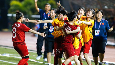 Kiên cường đánh bại Thái Lan, tuyển bóng đá nữ Việt Nam vô địch SEA Games 30 - Ảnh 2.