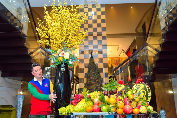 Chiêm ngưỡng không gian bên trong biệt thự triệu đô của Mr. Đàm ngày cận Tết, nhiều khán giả đã bày tỏ sự phấn khích vì cảm nhận được không khí xuân, cũng như “thán phục” trước phong cách sống tinh tế, hiện đại của anh.