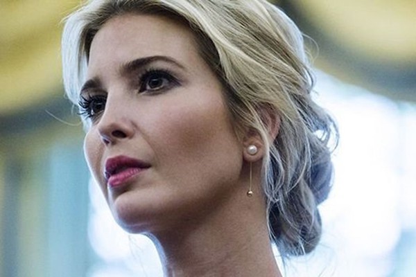 
Ivanka Trump là con gái cưng của ông Donald Trump. Cô sinh năm 1981 và sở hữu trong tay khối tài sản khổng lồ. Không chỉ giàu có, quyền lực, Ivanka còn là người đẹp nức danh nước Mỹ.
