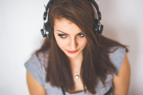 
Tai nghe không chỉ chống ồn mà còn là cách nhắc nhở tế nhị và trực quan. Ảnh: Pixabay
