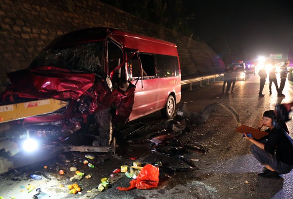 
Vụ tai nạn kinh hoàng trên cao tốc Hà Nội - Lào Cai khiến 12 người thương vong.
