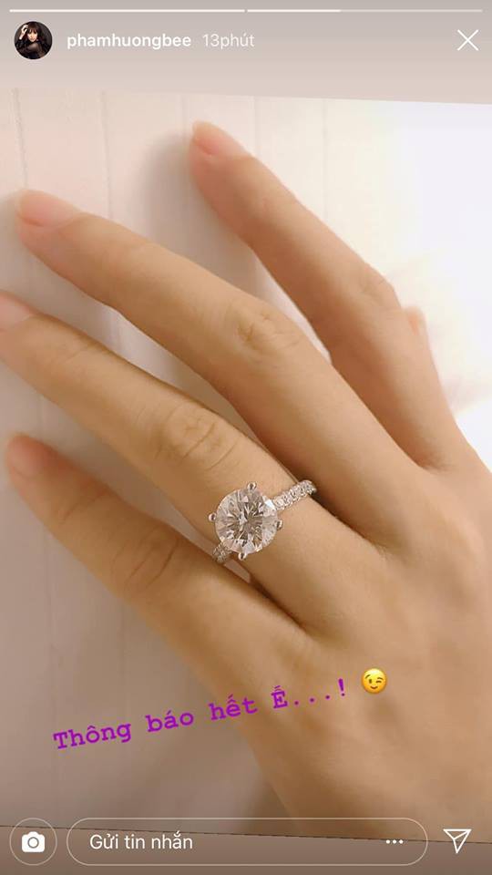Phạm Hương đăng ảnh đeo nhẫn kim cương ở ngón áp út khiến nhiều người bất ngờ