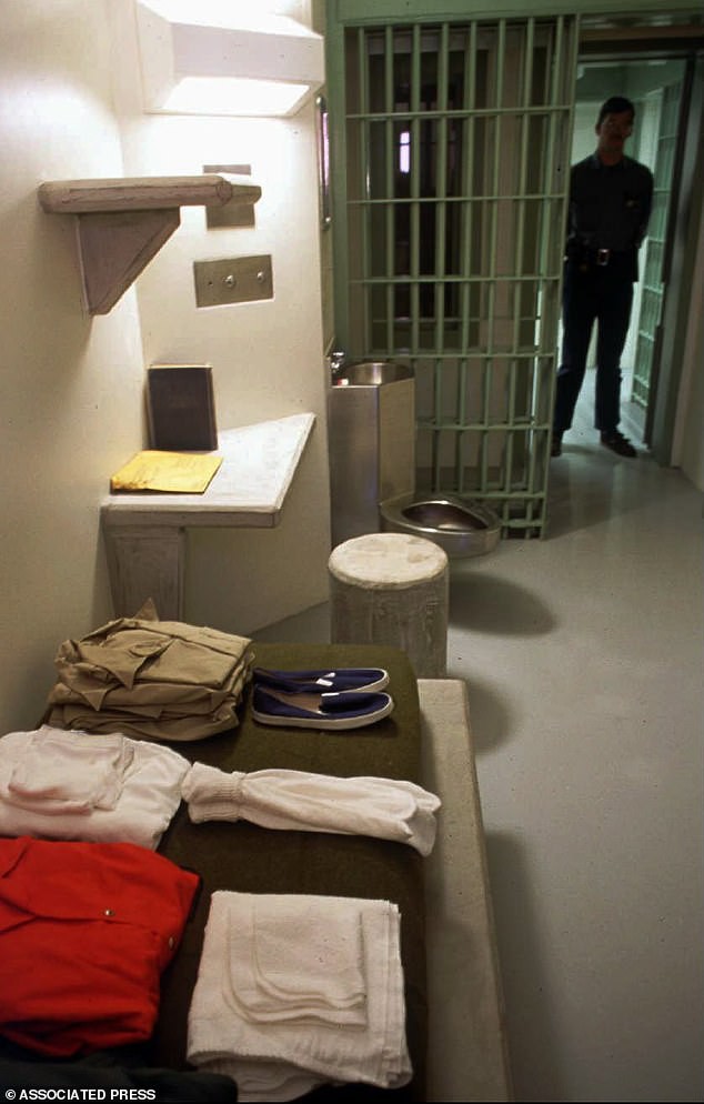 Bên trong một phòng giam ở nhà tù ADX Florence.