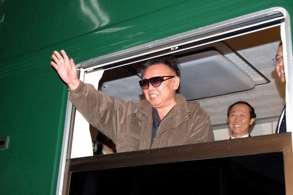 Nhà lãnh đạo Kim Jong Il trên tàu năm 2006. Ảnh: Yonhap.