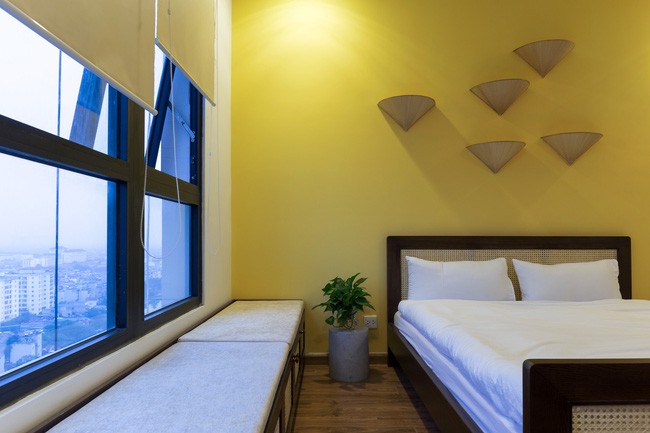Những chiếc nón được sử dụng làm đèn trang trí trong phòng ngủ.