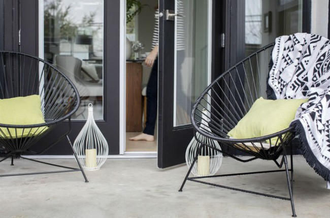 Ghế ngồi ngoài sân khi bạn muốn hít thở không khí ngoài trời.