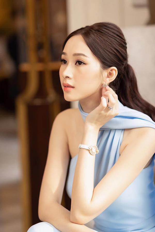 Thần tiên tỉ tỉ Đặng Thu Thảo, người đẹp luôn trung thành với phong cách make-up trong veo, tự nhiên chắc chắn không thể bỏ qua tông son ngọt ngào mà nhã nhặn này.