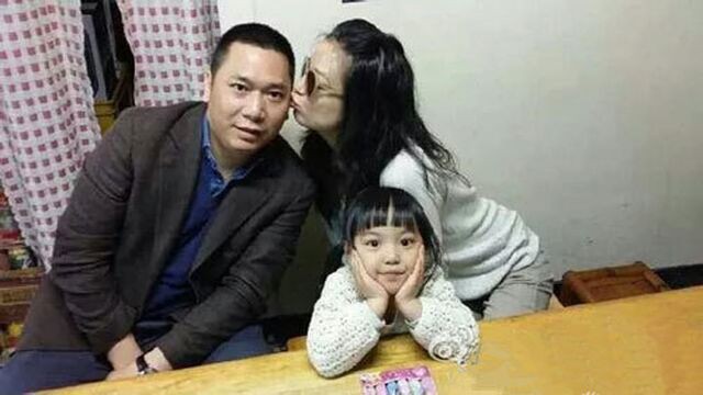 Gia đình ba người hạnh phúc của Triệu Vy và Hữu Long
