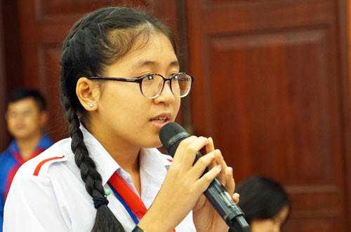 Ngô Triệu Vy (học sinh THCS Linh Trung, quận Thủ Đức) phát biểu tại buổi gặp gỡ. Ảnh: Mạnh Tùng.