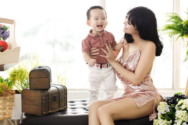 
Phi Thanh Vân hiện là single mom
