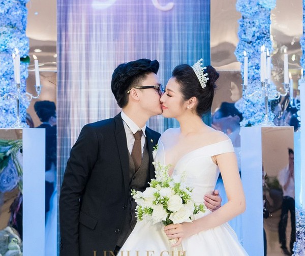 
Tháng 7/2018, Dương Tú Anh lấy chồng thiếu gia kém tuổi.
