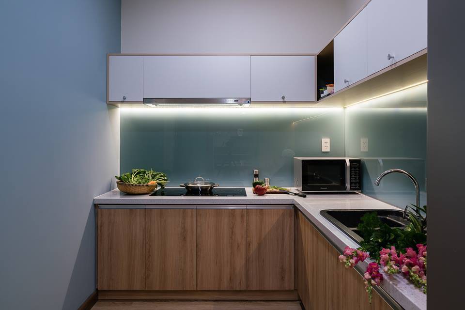 Khu bếp thiết kế đo ni đóng giày rất gọn gàng.