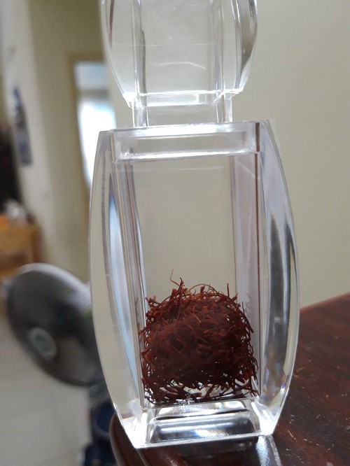 
Saffron nhập khẩu về Việt Nam được chia thành các lọ nhỏ được ưa chuộng hiện nay.
