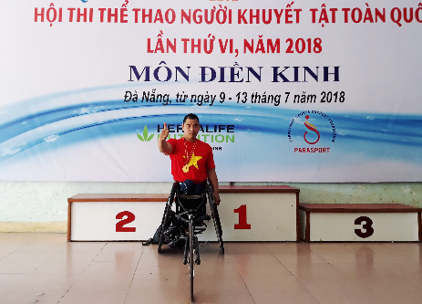 
Anh Đạt giành HCV bộ môn điền kinh cự ly 800m tại Giải Thể thao người khuyết tật toàn quốc năm 2018.(Ảnh nhân vật cung cấp)
