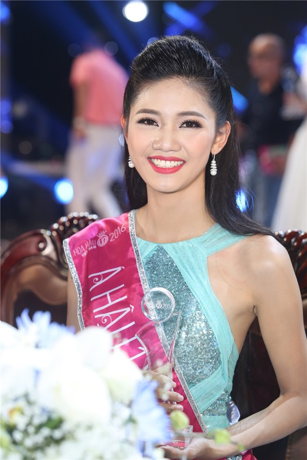 
Ngô Thanh Thanh Tú giành vị trí Á hậu 1 cuộc thi Hoa hậu Việt Nam 2016.
