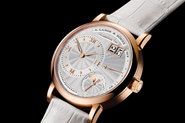 
Chiếc A.Lange & Sohne Little Lang 1 có giá khoảng 40.800 USD.
