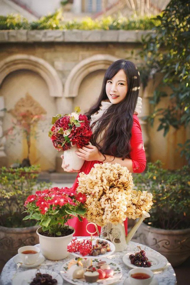 Cô gái xinh đẹp như thiên thần đã tự tay chăm sóc khu vườn hơn 7 năm nay.