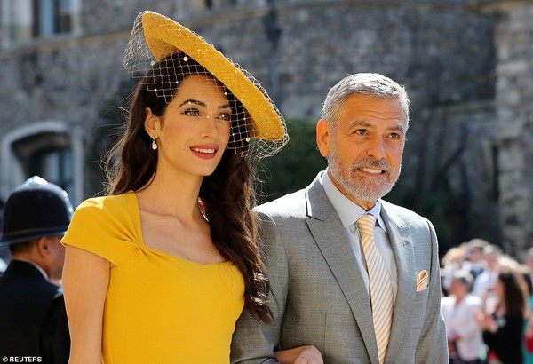 
Cặp vợ chồng nam tài tử George Clooneys là bạn thân thiết của hoàng tử Harry và Meghan.
