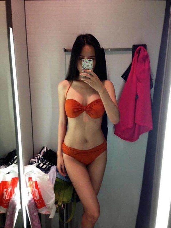 Trước đây Mai Phương Thúy đã từng khoe ảnh cô diện mẫu bikini này khiến CĐM không ngớt lời khen ngợi. Có người còn khẳng định: Đúng là hoa hậu dáng có khác.